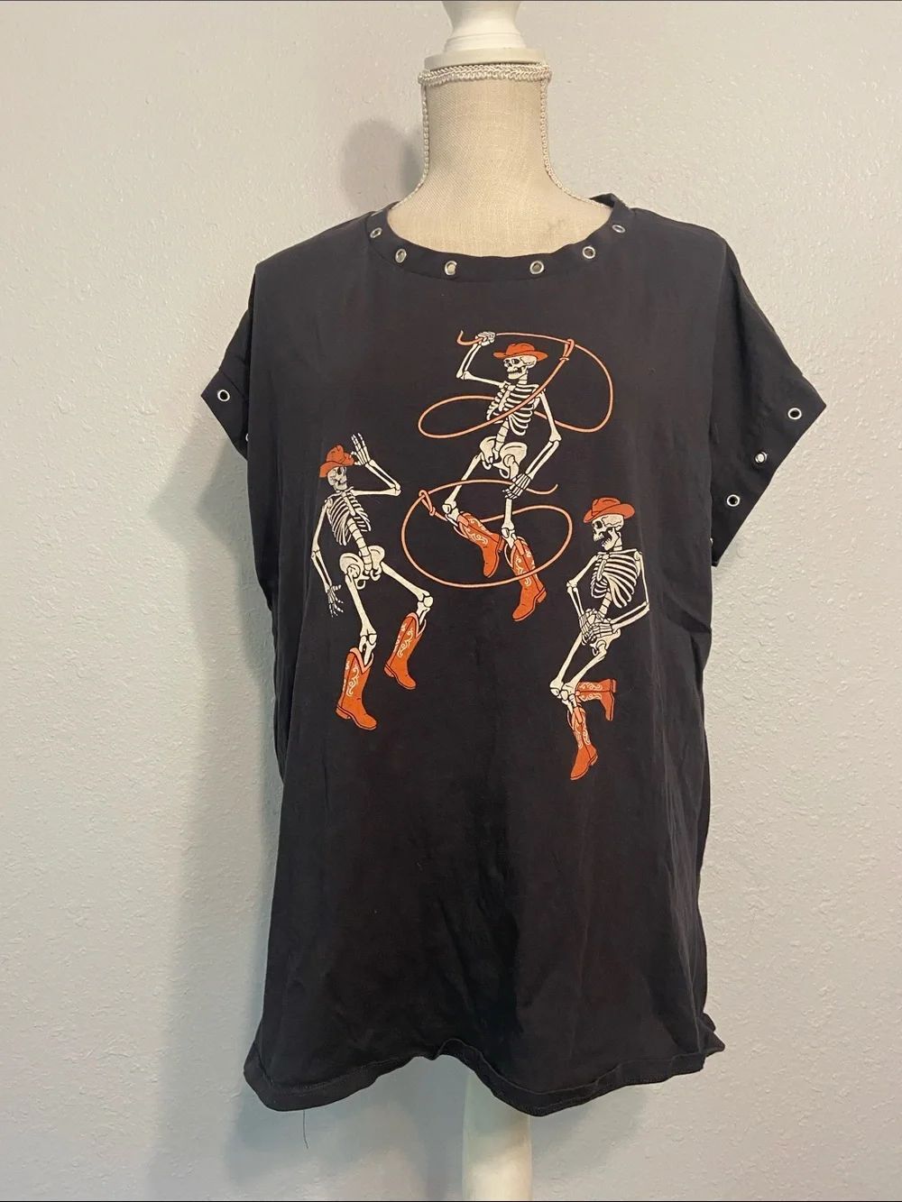 Torrid Heritage Gray Skeleton Cowboy Rodeo Goth Knit Tee Size 1